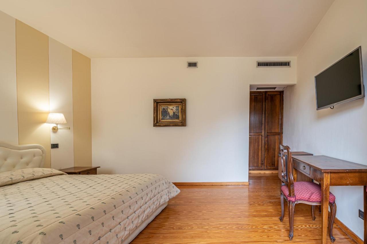 Locanda La Posta Cavour Luaran gambar